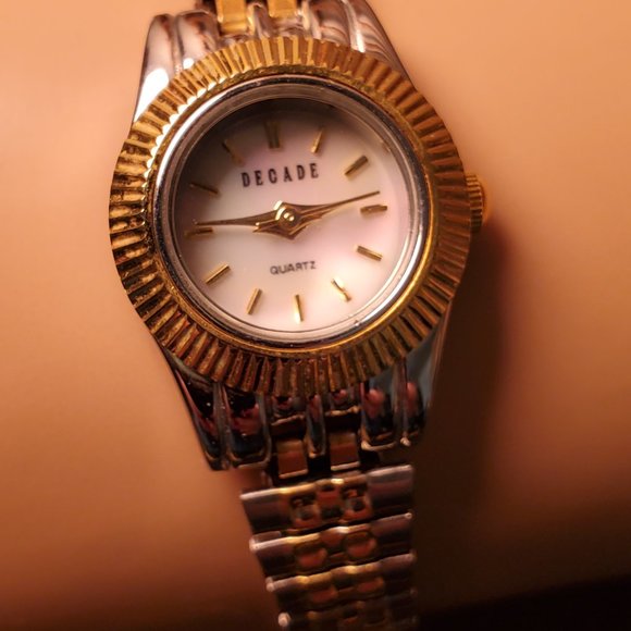 Vintage Decade Ladies Two-Tone Wristwatch - Stretch Stainless Steel Band - Picture 4 of 5